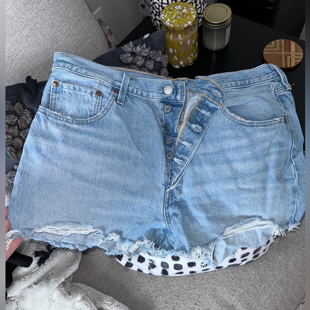 Levi’s 501 distressed denim short, size 34